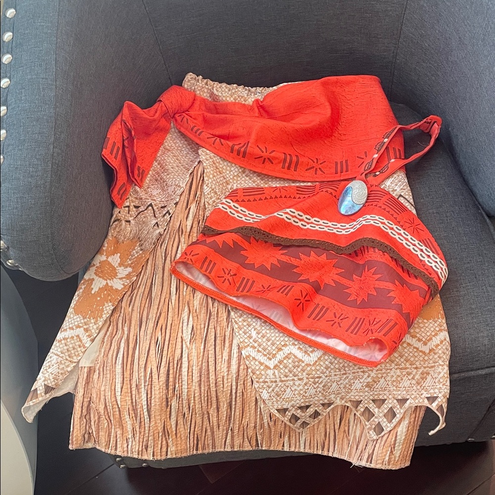 Moana costume for girls. Size: 7/8. Used once.